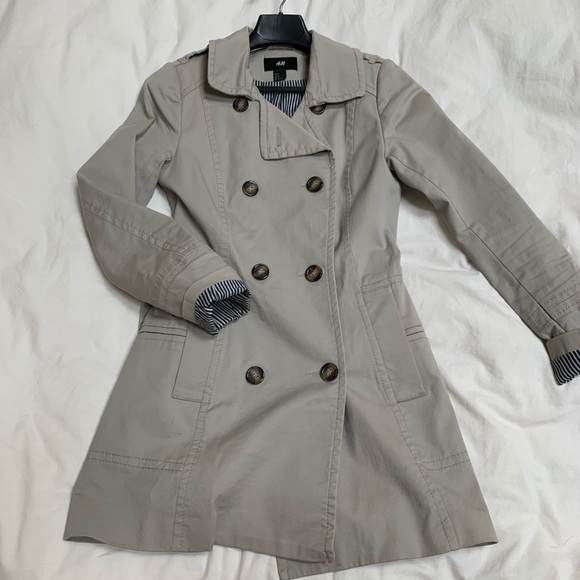 H&M Khaki Trench Coat w tortoise buttons - Picture 5 of 7
